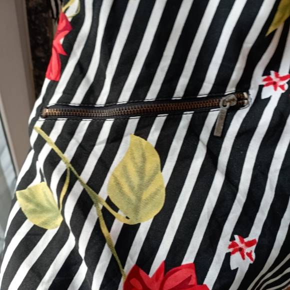 🧿🧿🧿 🌺Floral Collection🌺 Black and White Striped Floral Jacket - Picture 3 of 14